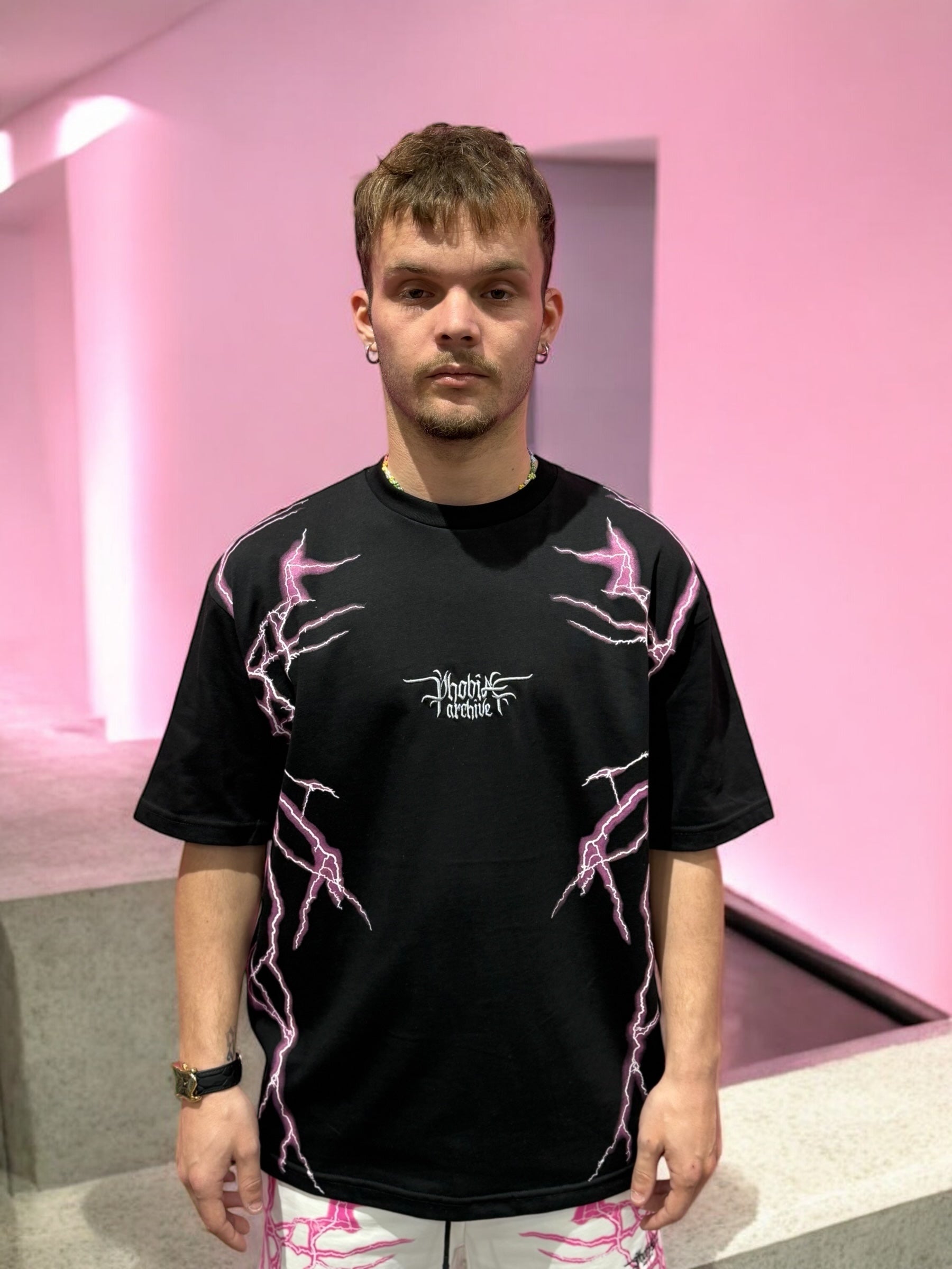 PHOBIA BLACK TEE LATERAL PINK