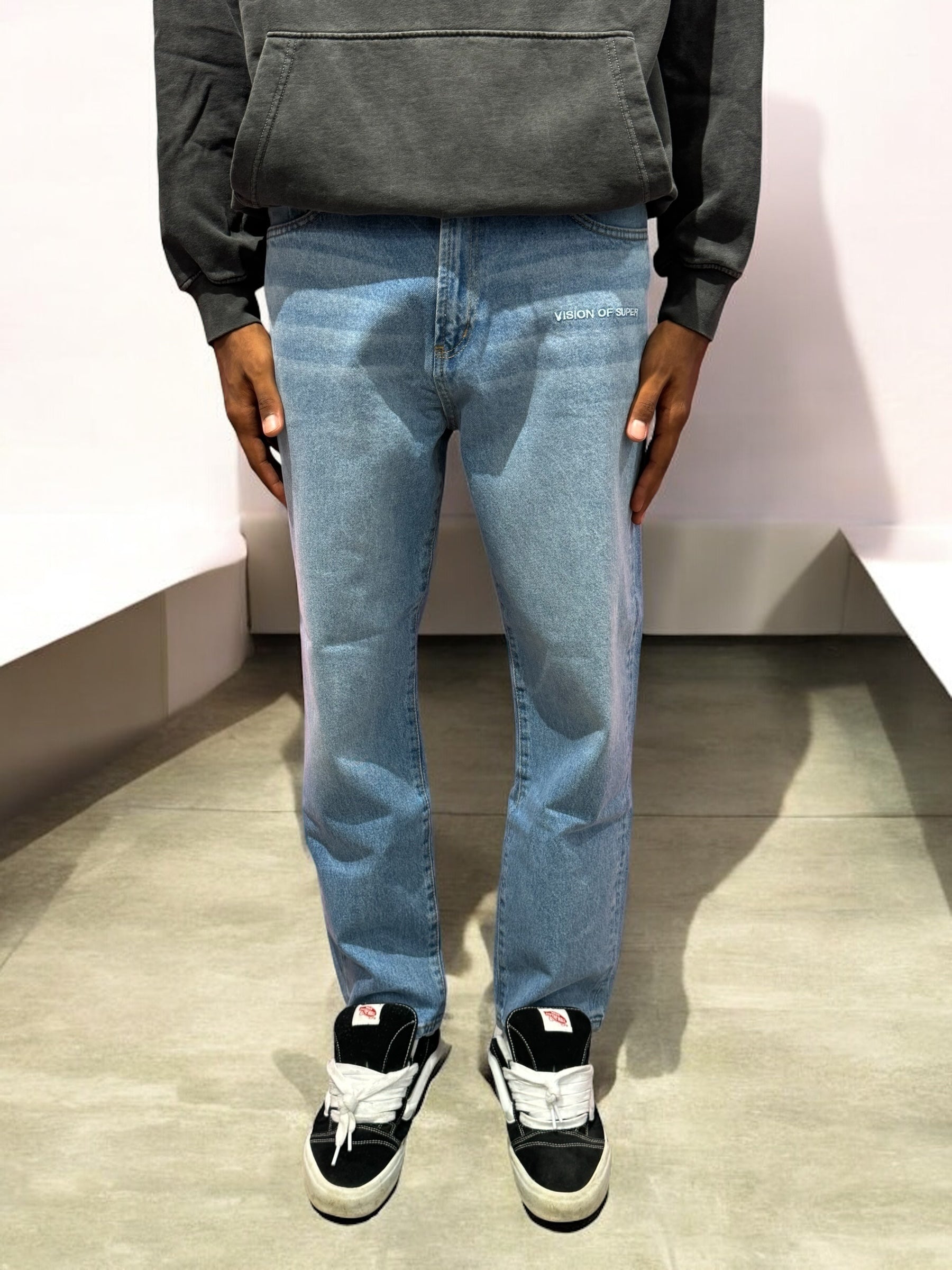 BLUE JEANS WITH WITH EMBROIDERED LOGO ON FRONT