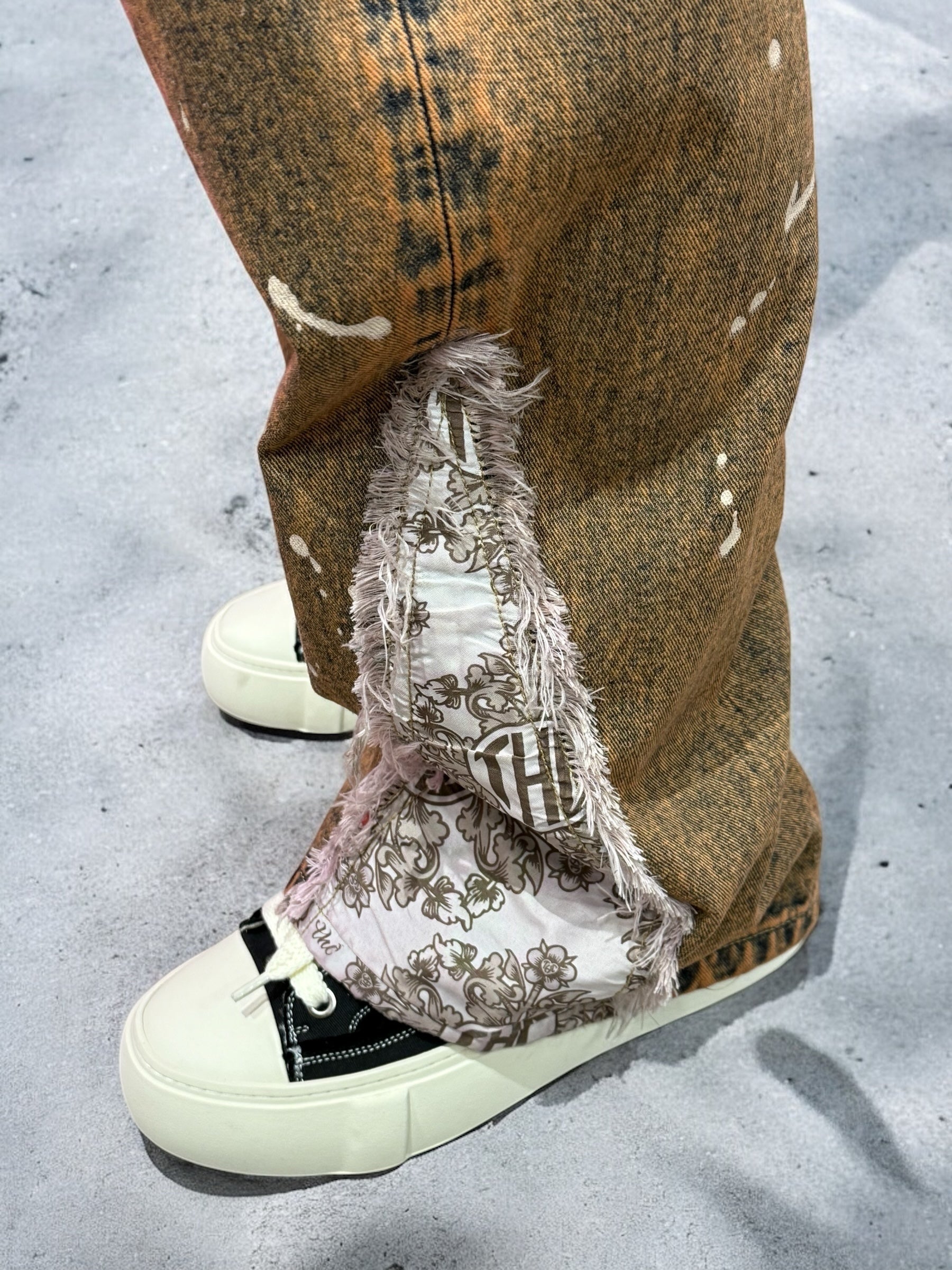 Tapestry Pattern Flared Denim Jeans BROWN