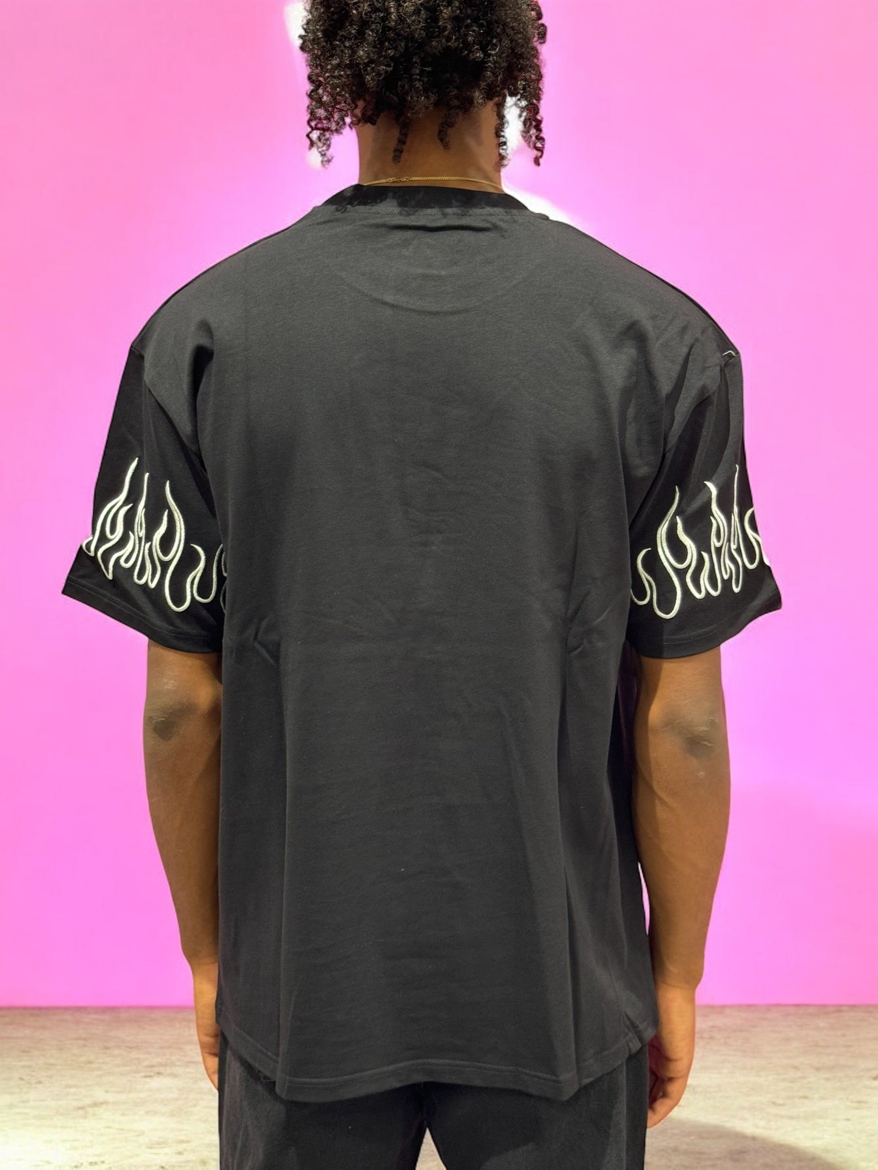 BLACK TSHIRT WITH WHITE FLAMES