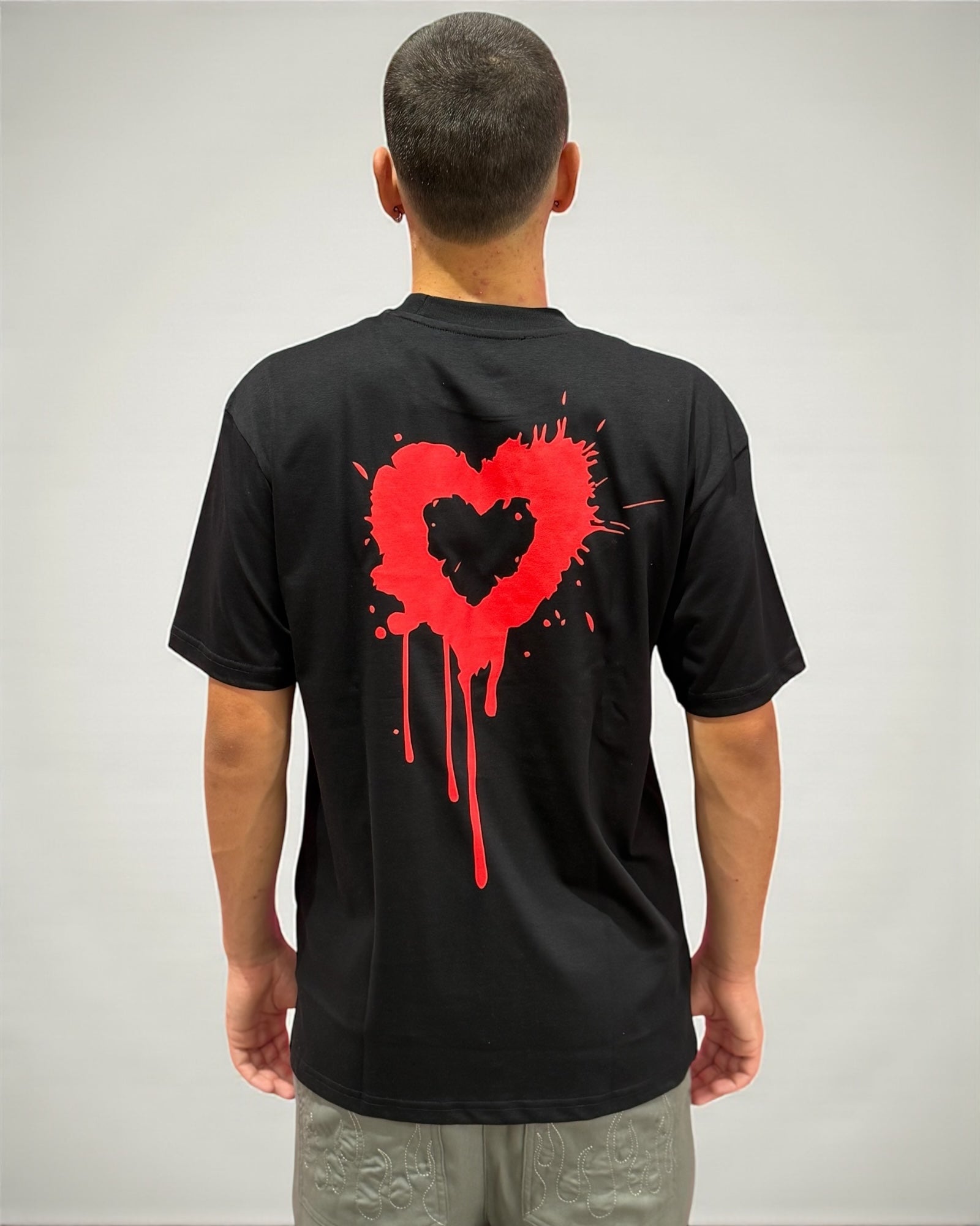 BLACK TEE WITH PUFF PRINT ON BACK