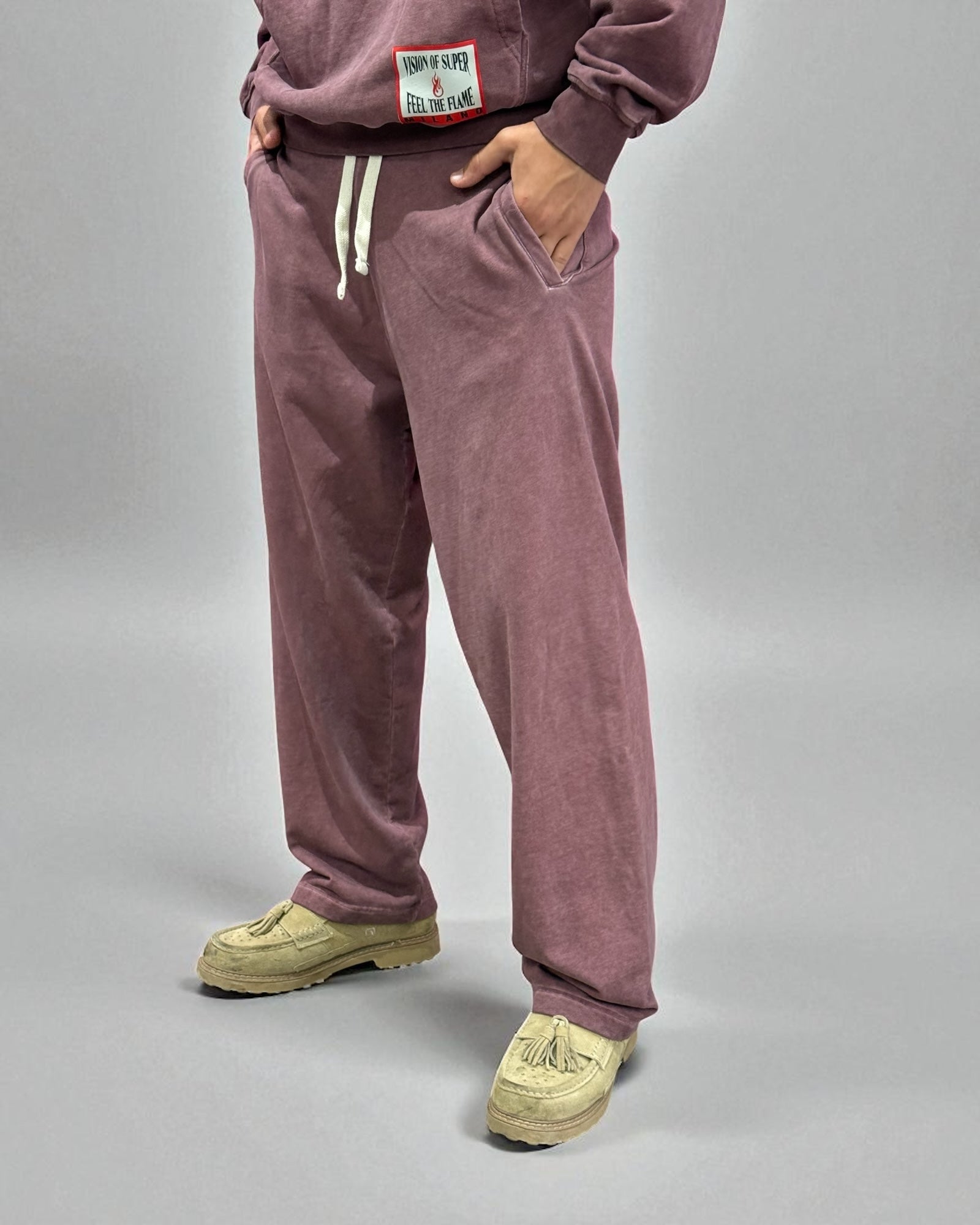 STONE WASH RED PANT WITH PATCH