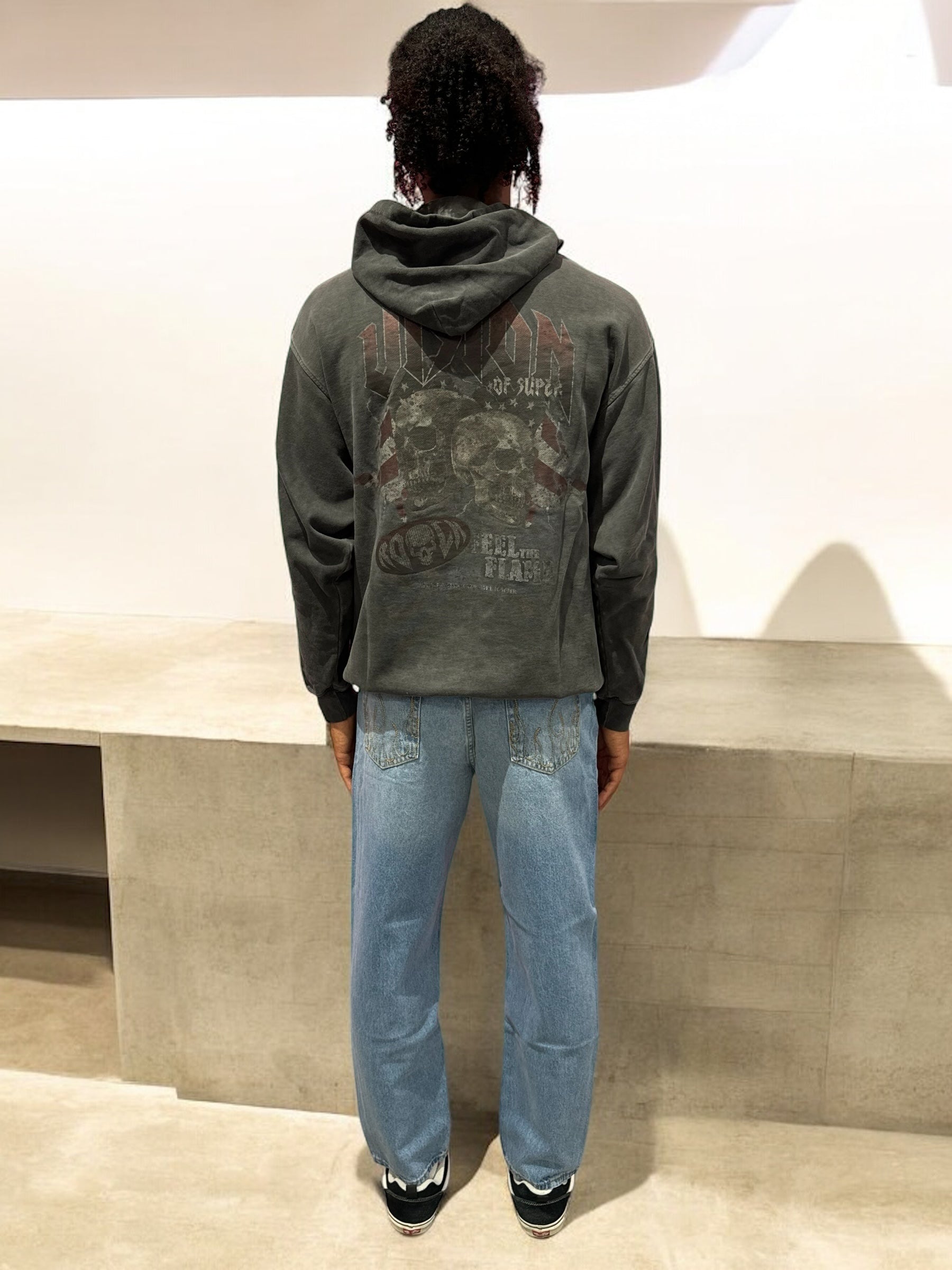 BLUE JEANS WITH WITH EMBROIDERED LOGO ON FRONT