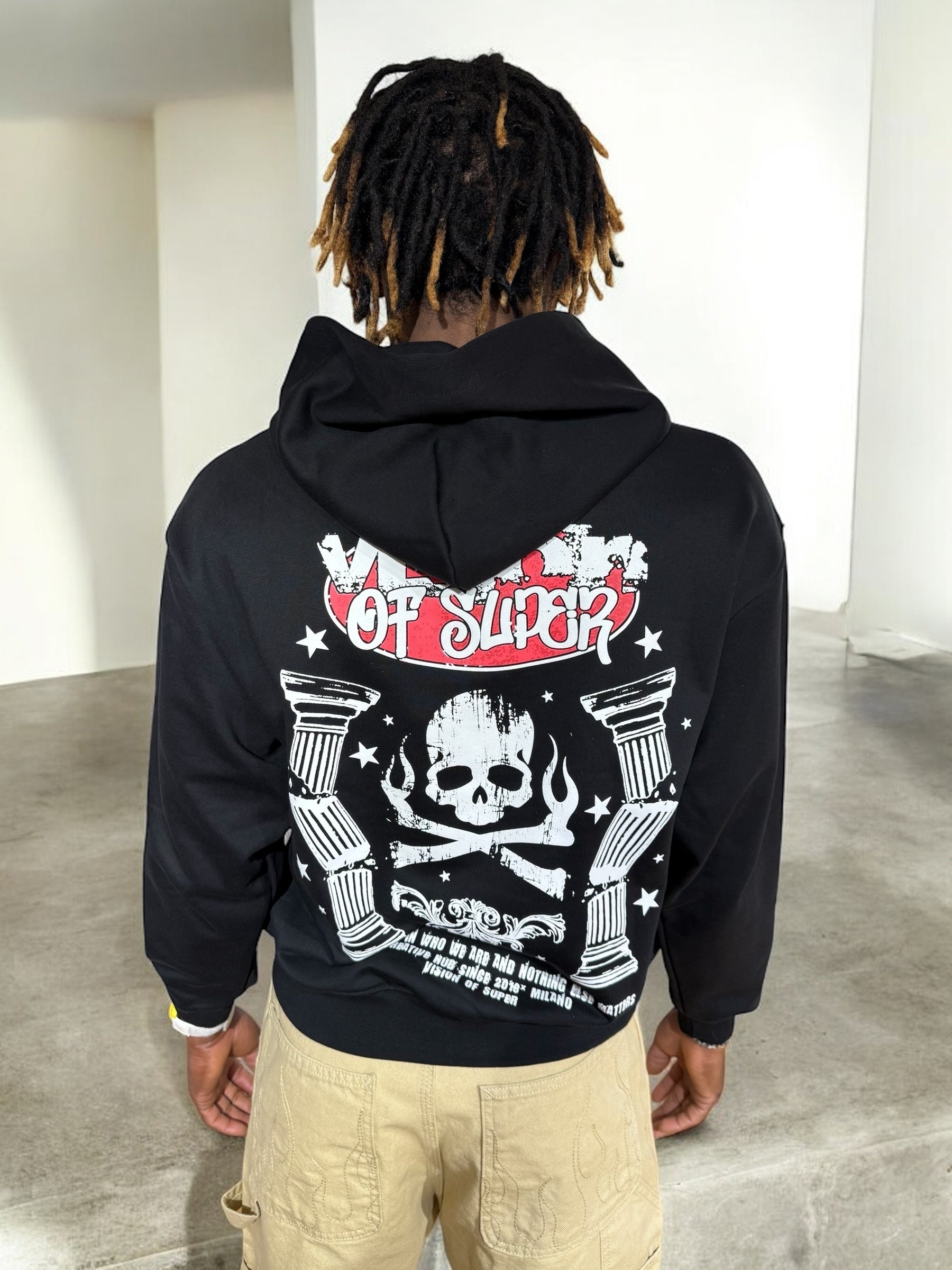 BLACK HOODIE WITH BREAKING VISION PRINT