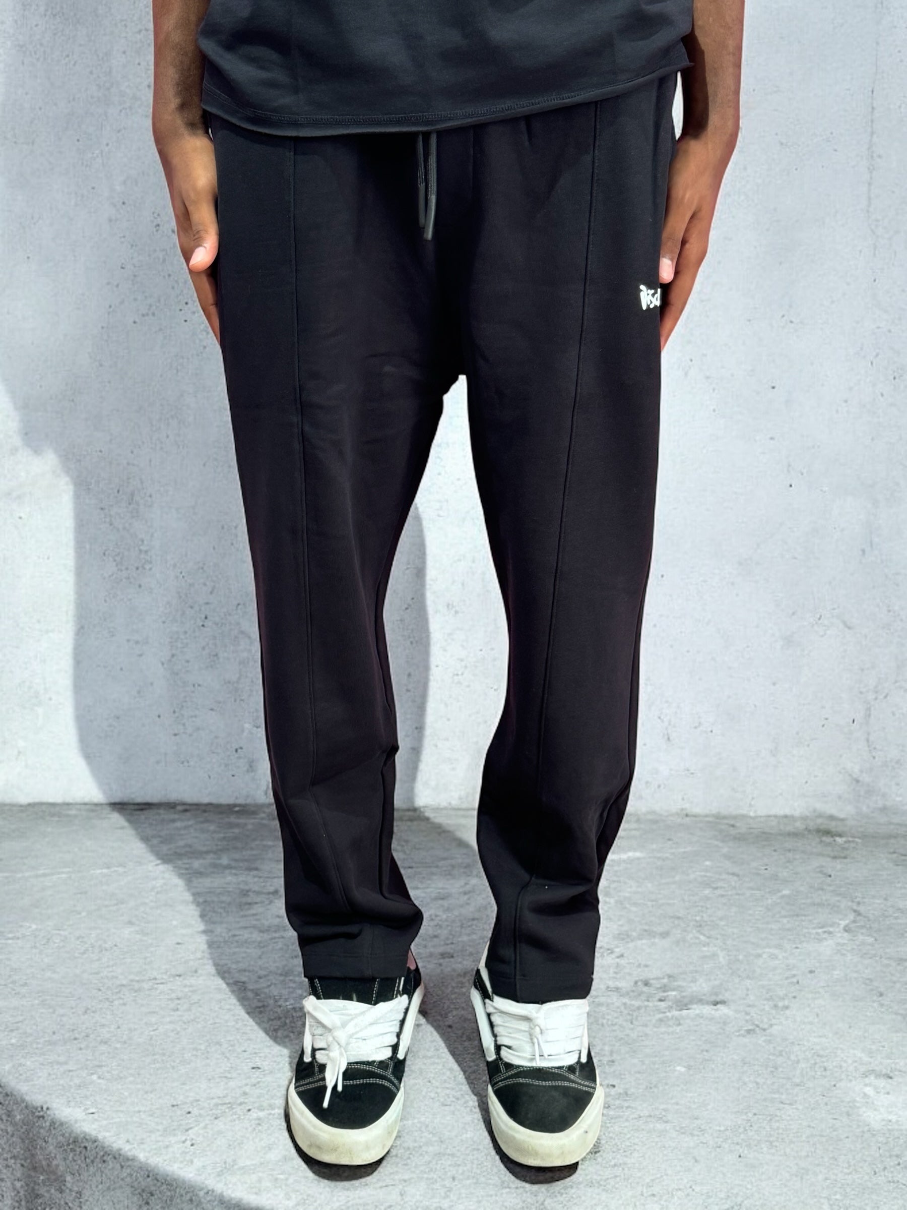 TUTA ALL BLACK DISCLAIMER