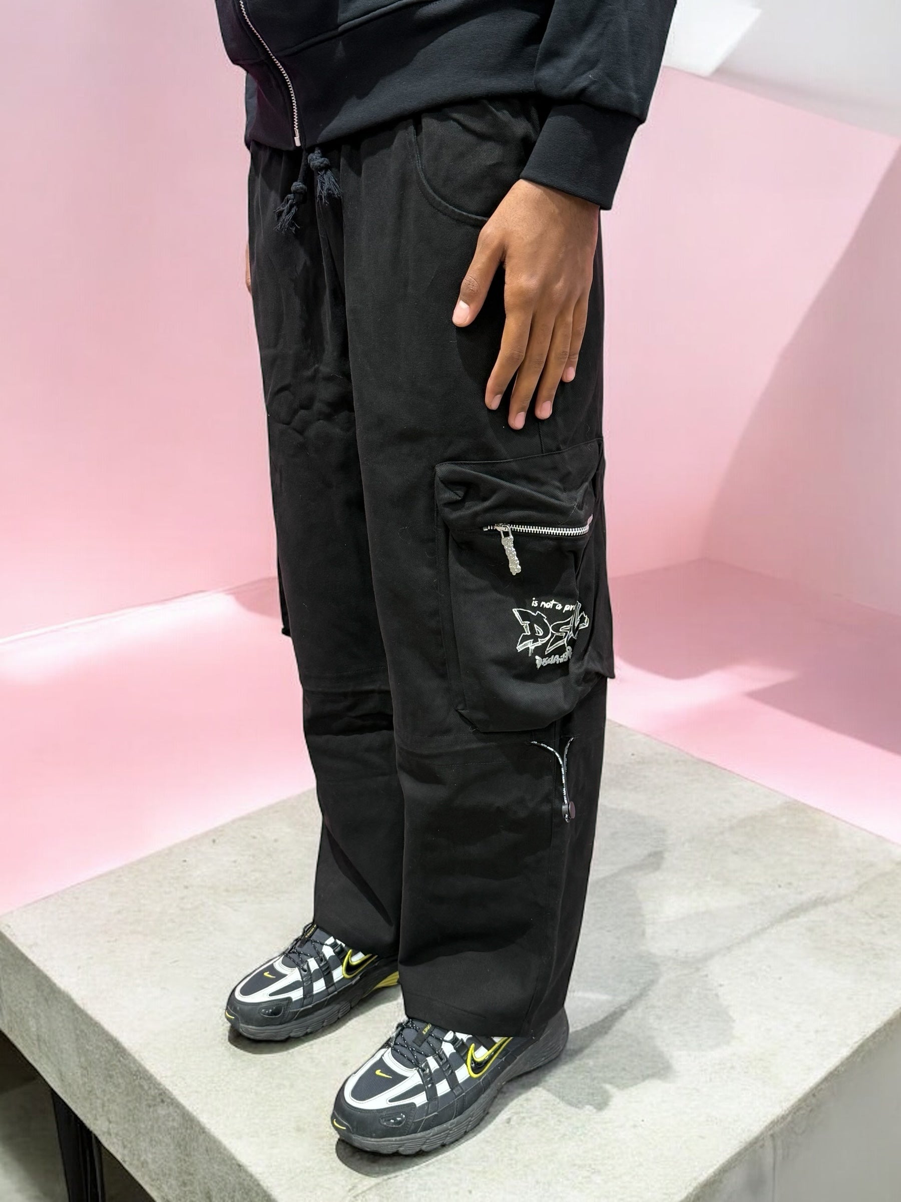CARGO DISCLAIMER BLACK