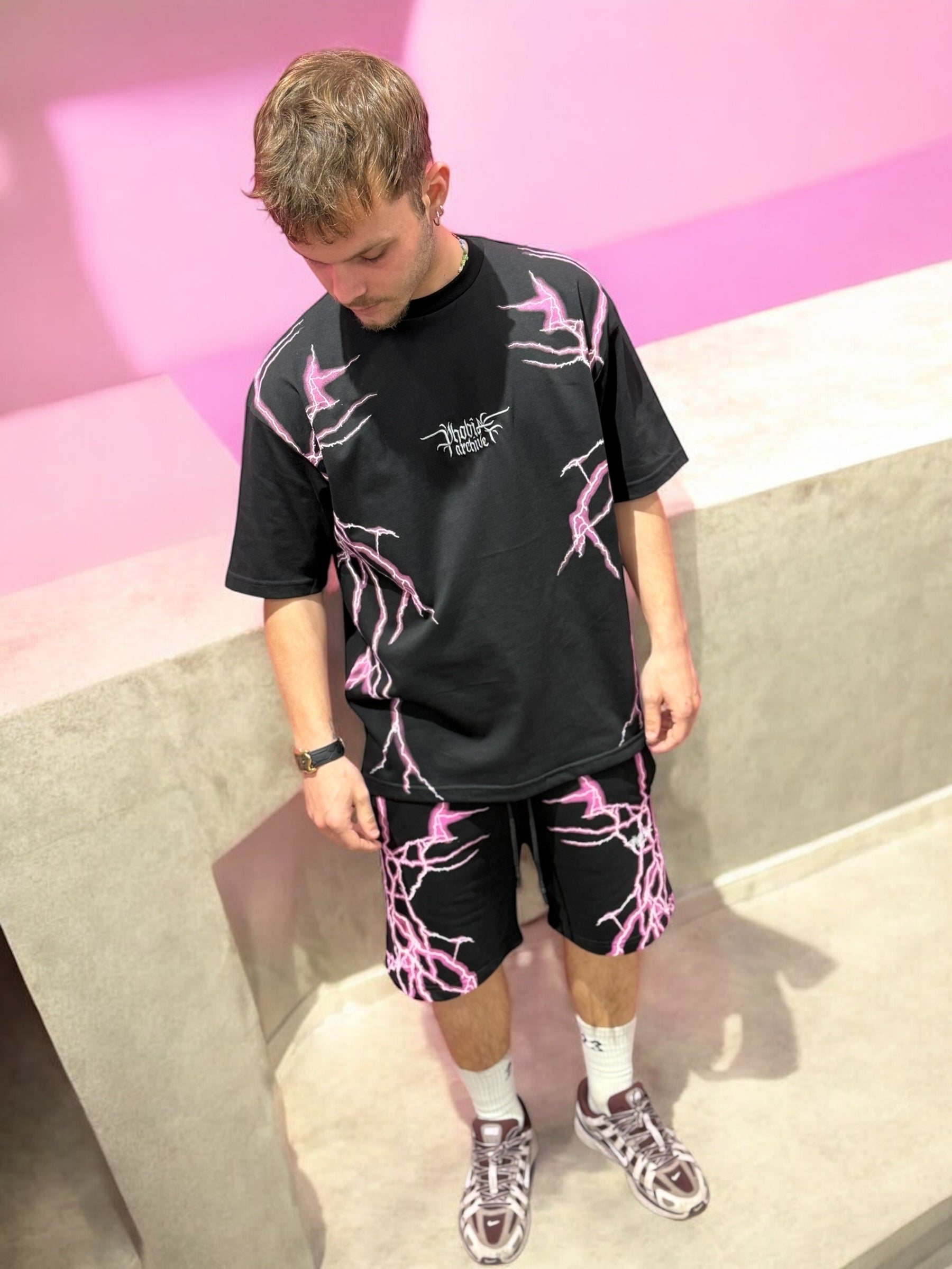 PHOBIA BLACK SHORTS LATERAL PINK