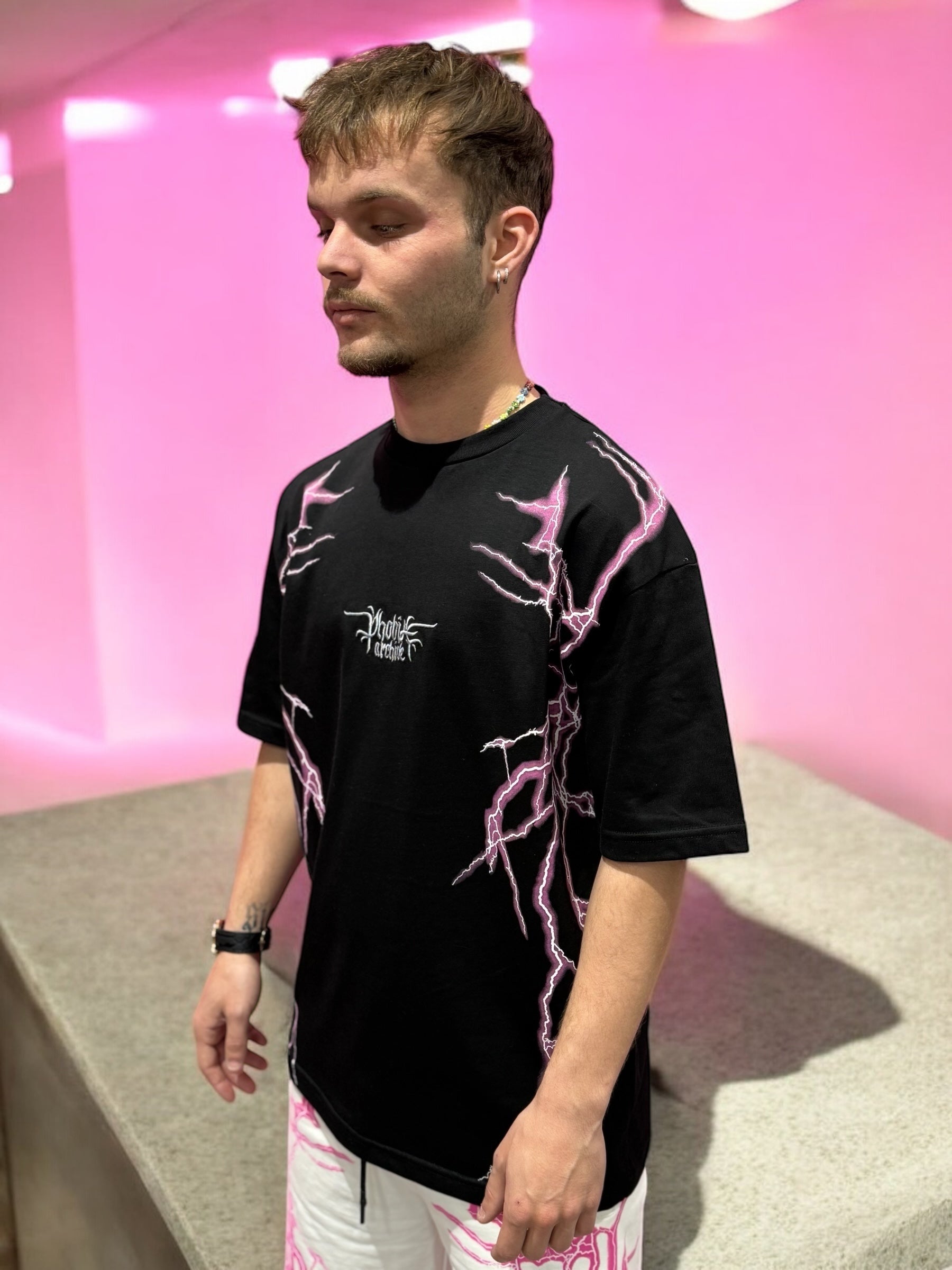 PHOBIA BLACK TEE LATERAL PINK