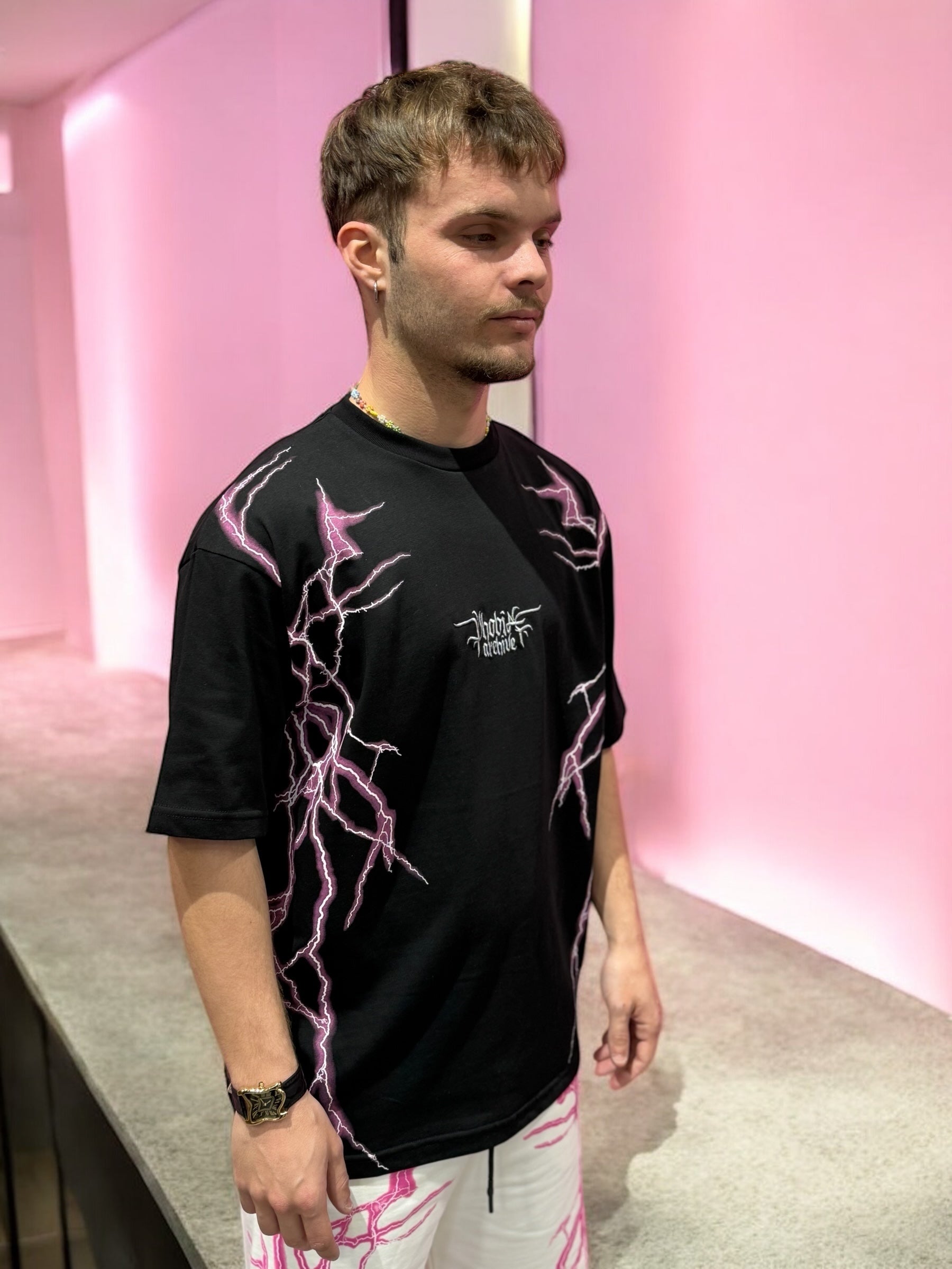 PHOBIA BLACK TEE LATERAL PINK