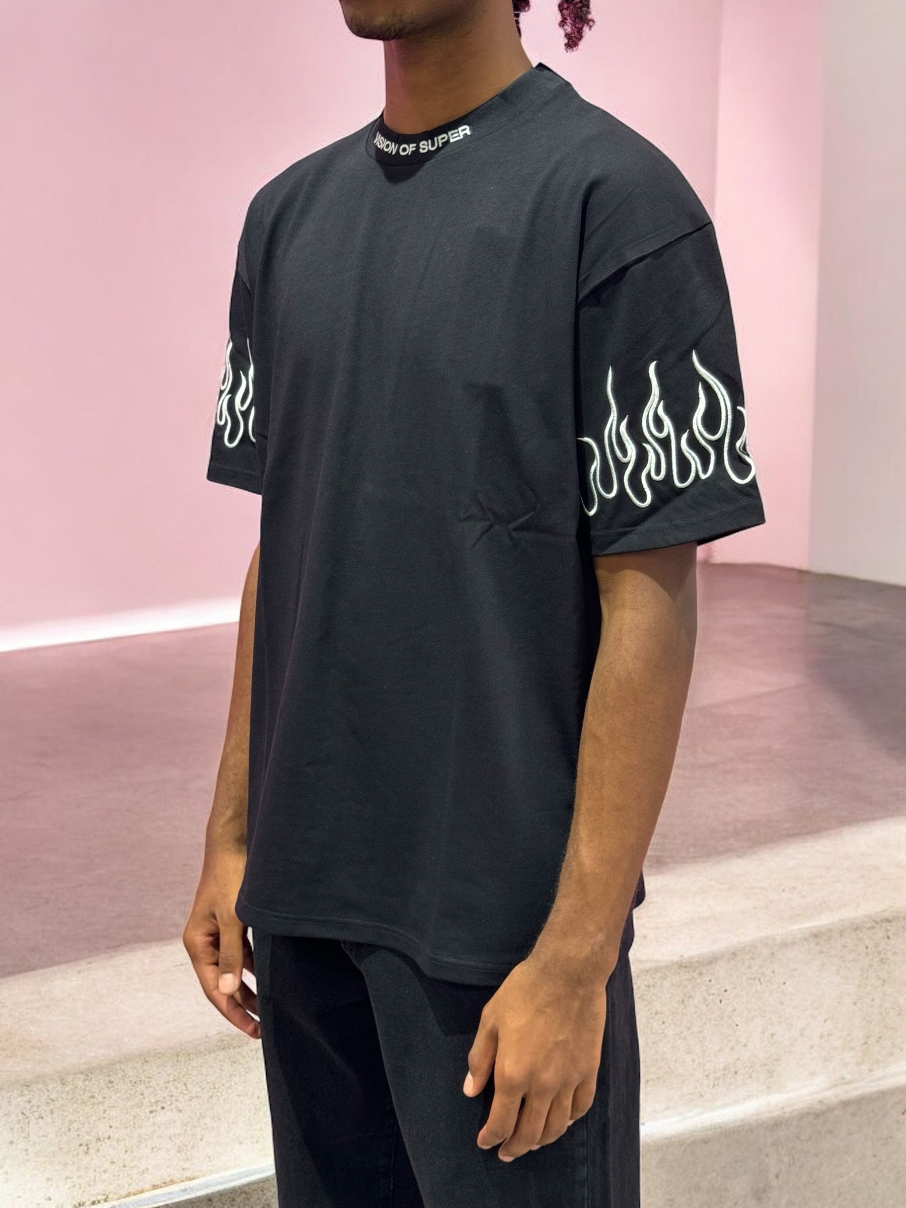 BLACK TSHIRT WITH WHITE FLAMES