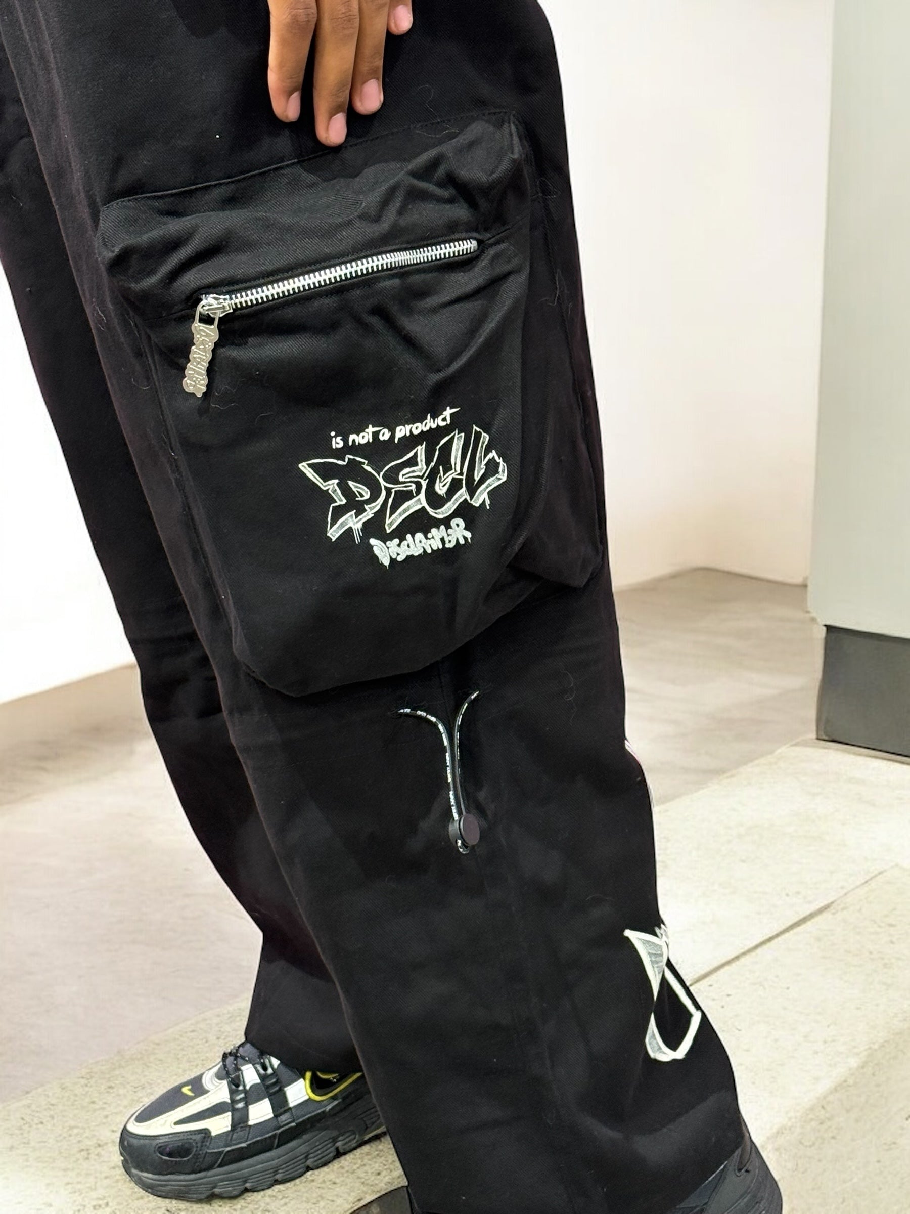 CARGO DISCLAIMER BLACK