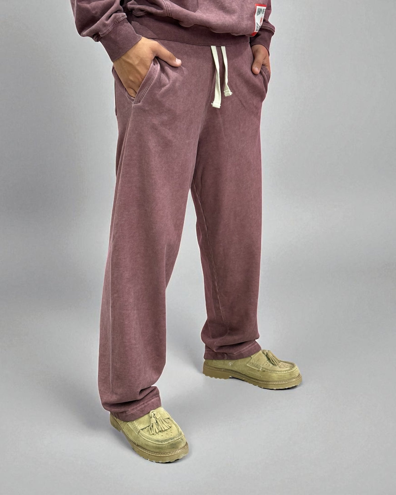 STONE WASH RED PANT WITH PATCH