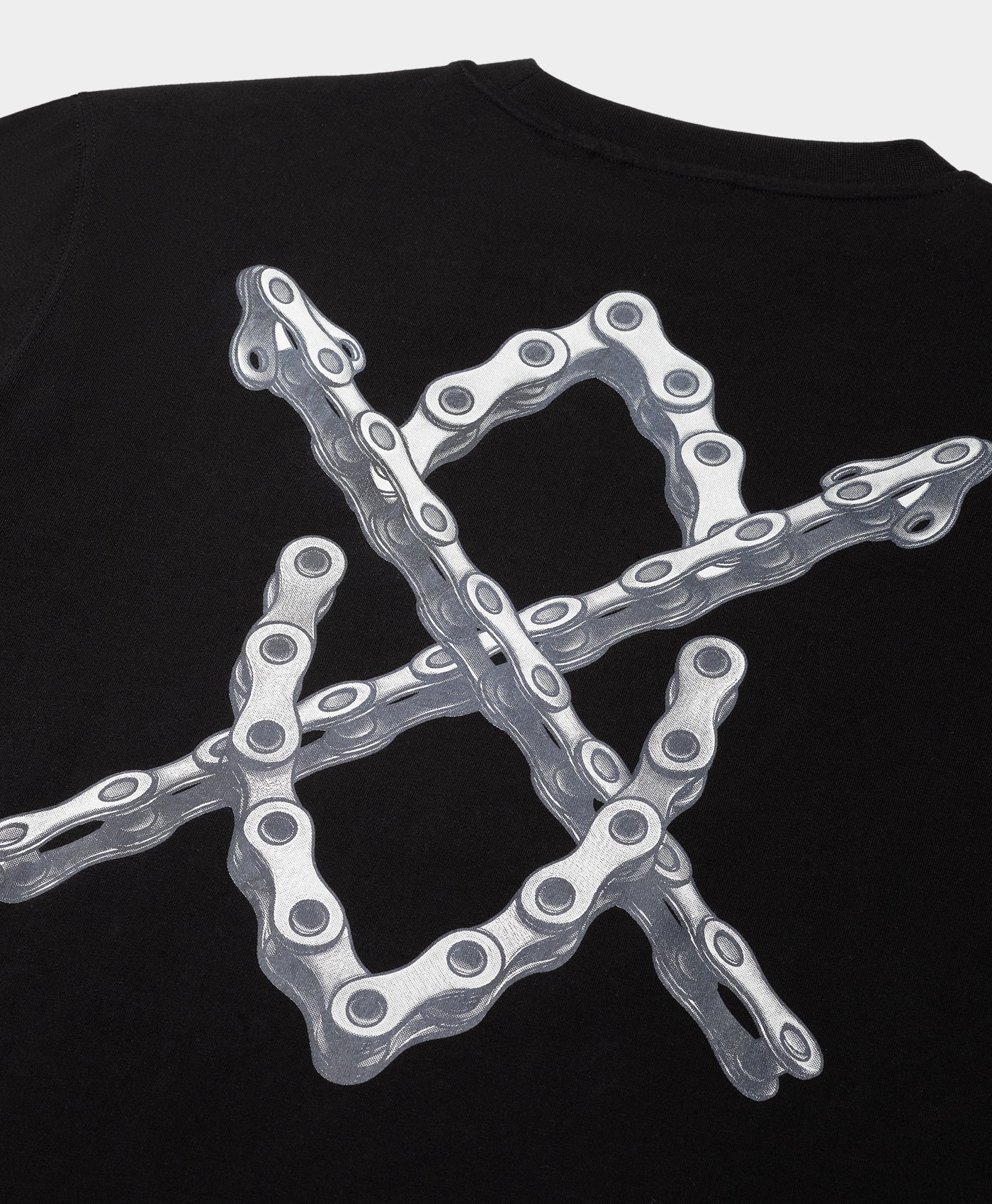 BLACK CHAIN SHIELD T-SHIRT