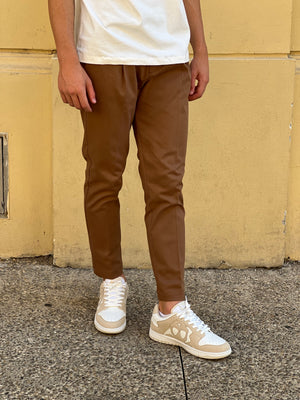 PANTALONE TAPERED FIT CON PINCES