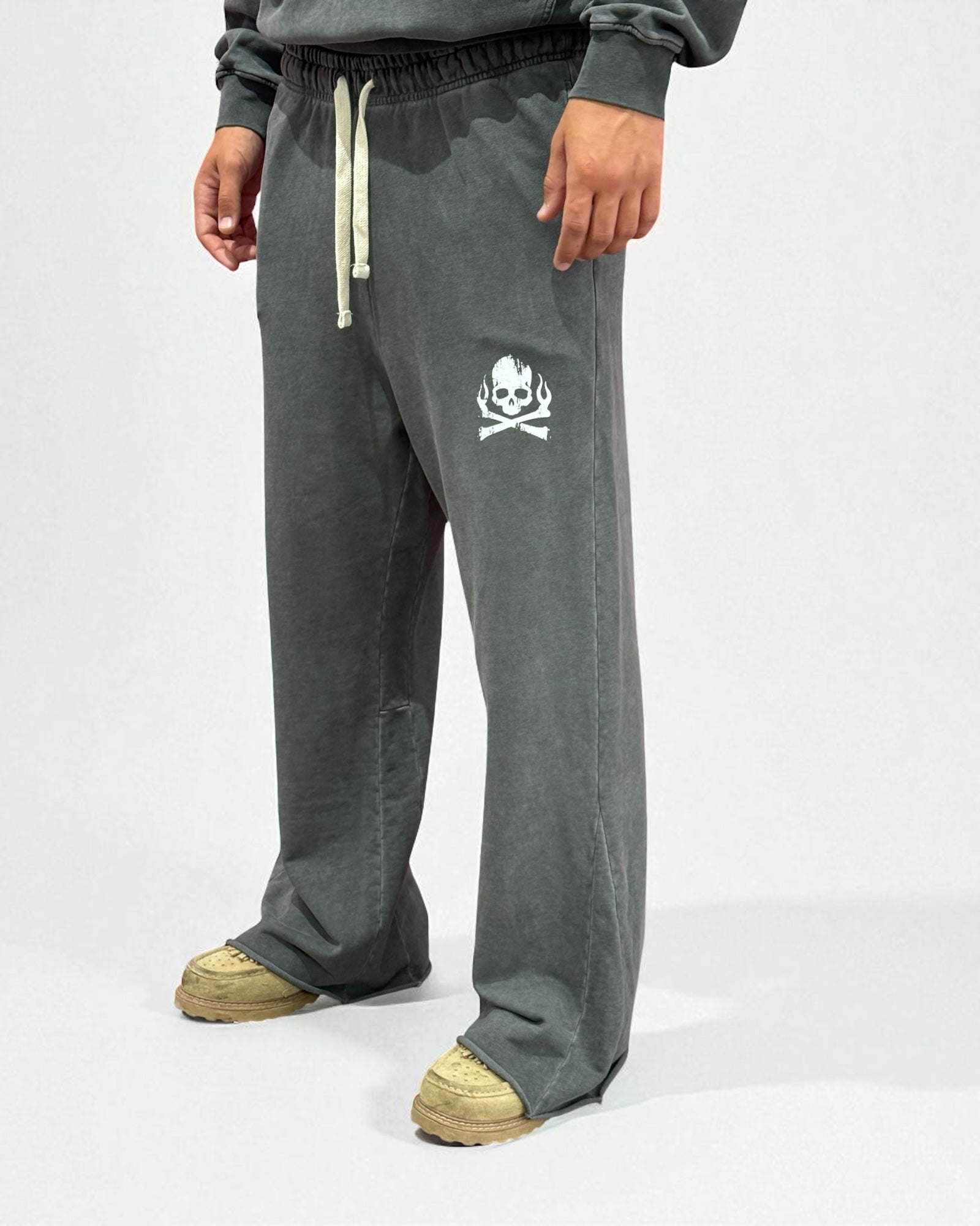 STONE WASH BLACK PANT WITH PRINT