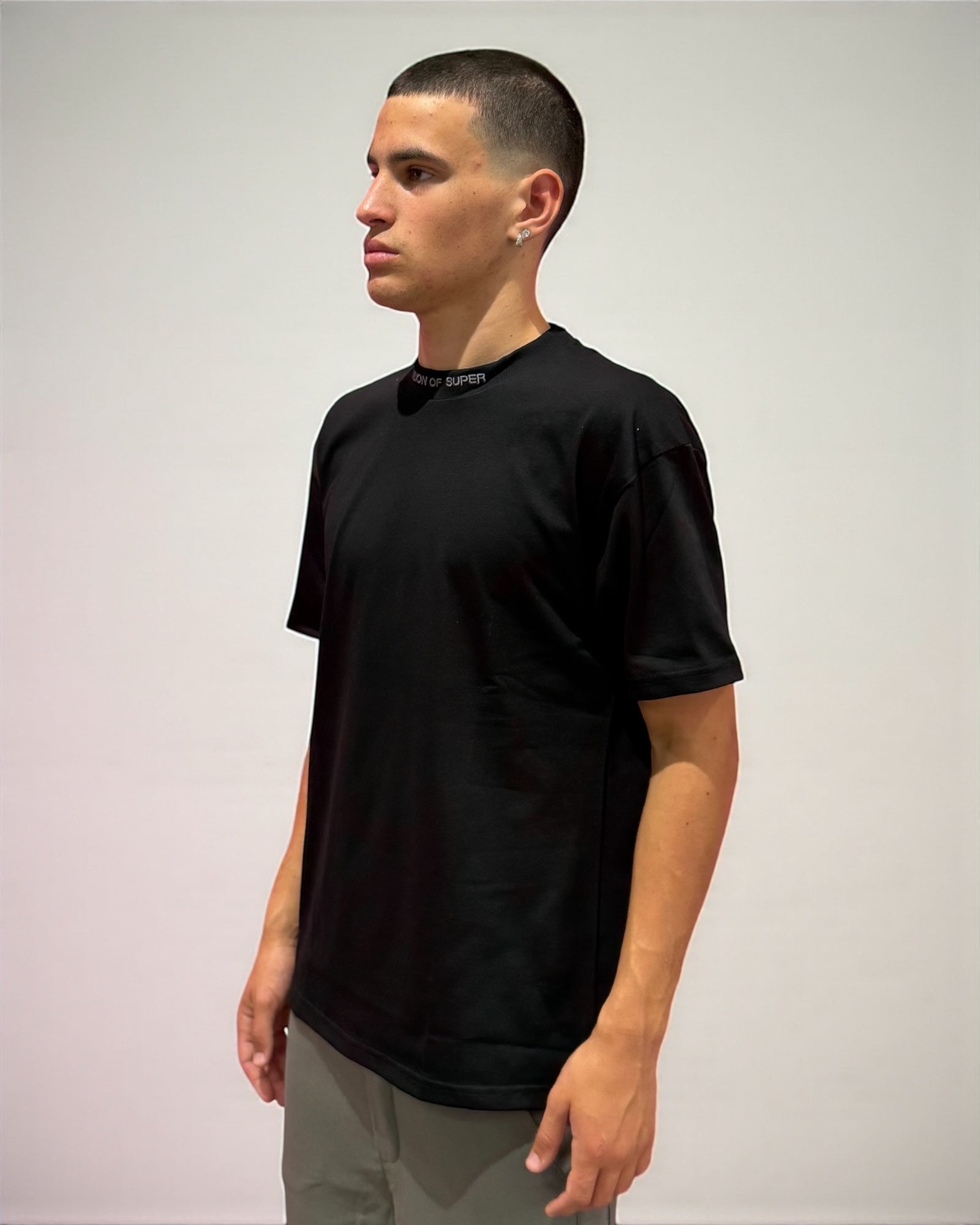 BLACK TEE WITH PRINT ON BACK