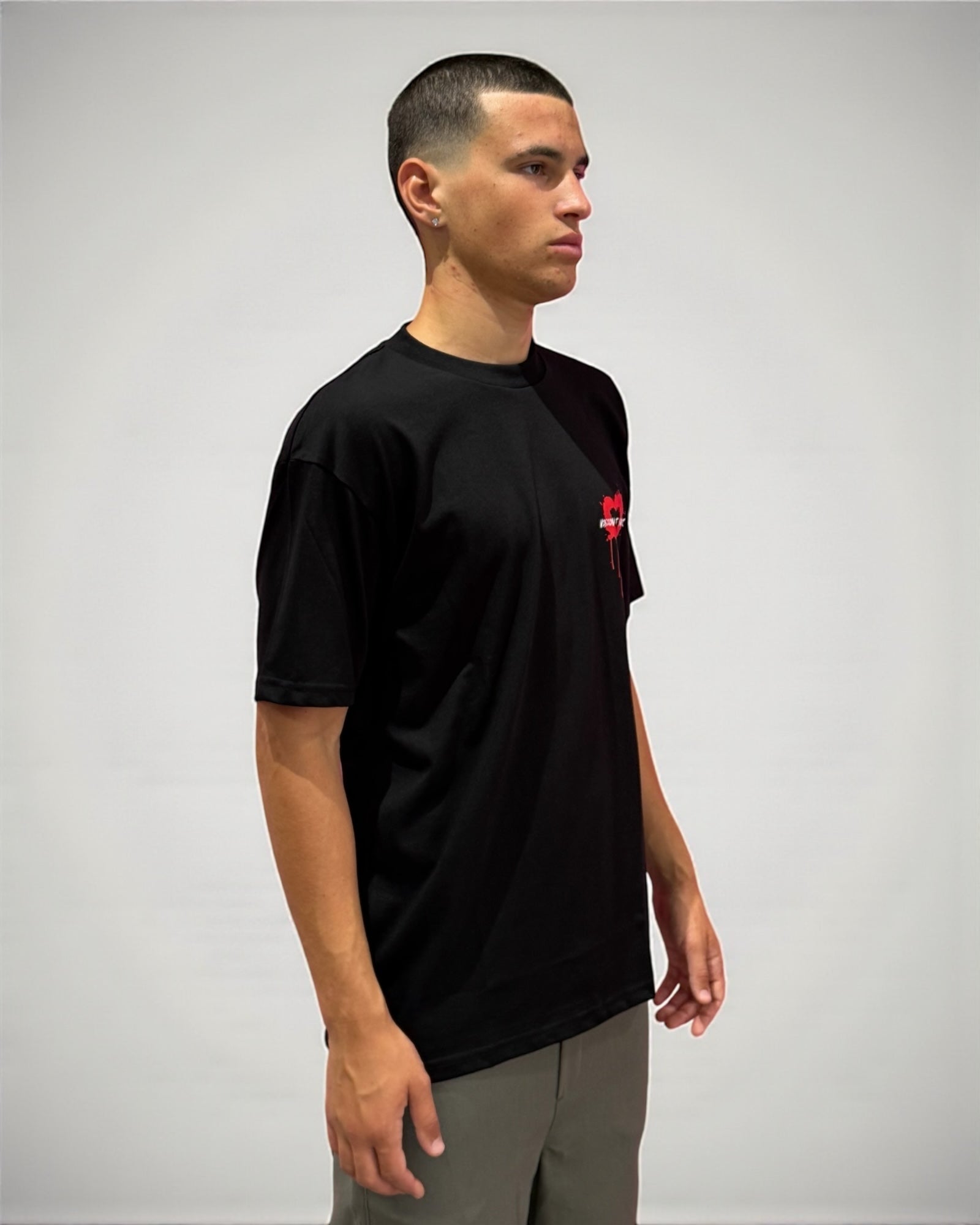 BLACK TEE WITH PUFF PRINT ON BACK
