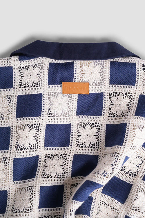 Camicia abbottonata all'uncinetto con motivo floreale