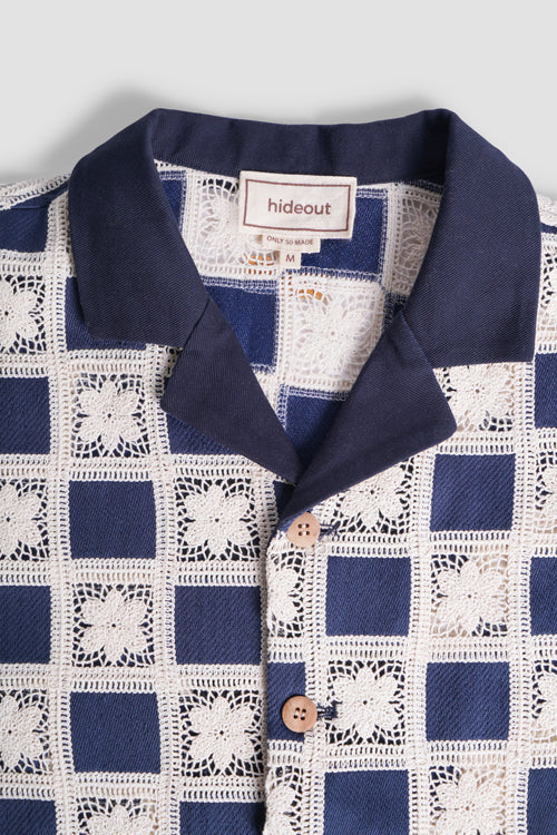 Camicia abbottonata all'uncinetto con motivo floreale