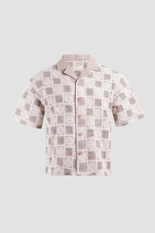 Camicia abbottonata all'uncinetto con motivo floreale