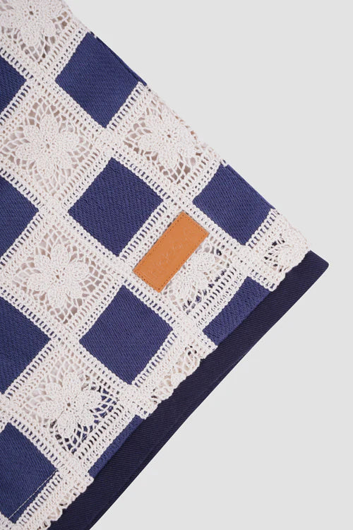 Pantaloncini all'uncinetto con motivo floreale