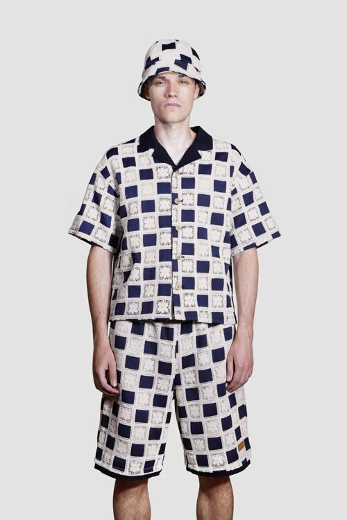 Pantaloncini all'uncinetto con motivo floreale