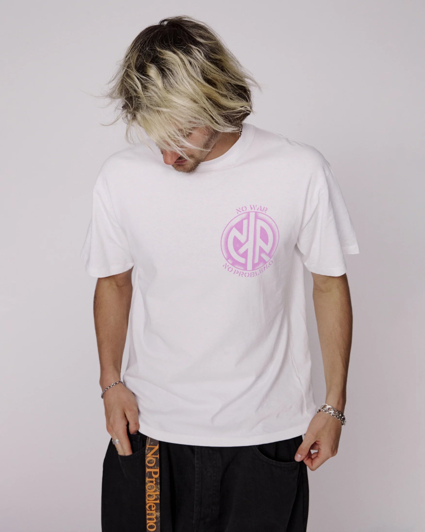 NO WAR SS TEE