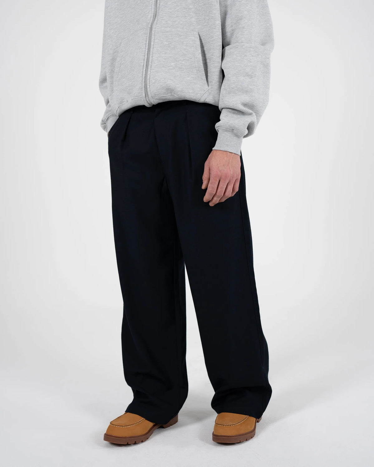 SOHO PLEATED PANTS | NAVY